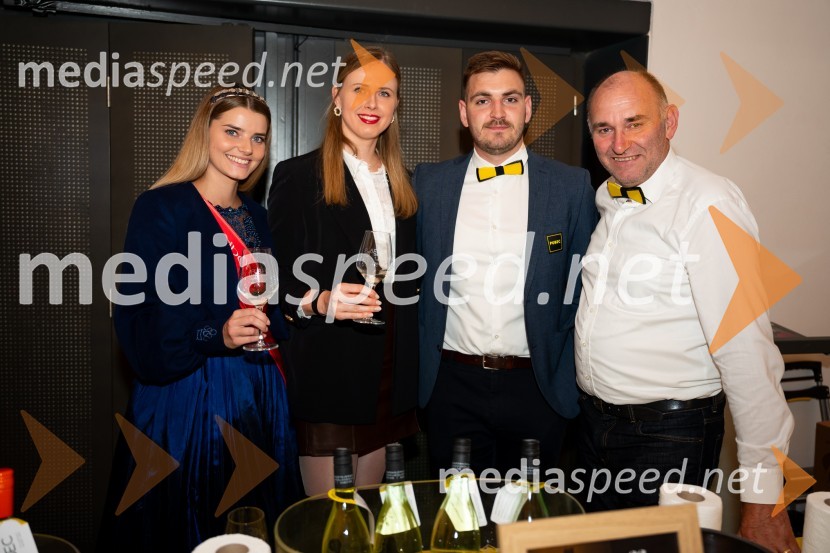 Maruša Mukenauer, Mariborska vinska kraljica 2023;  Neža Jarc, Mariborska vinska kraljica 2020;  Adam  Valdhuber, Vino Valdhuber;  Bogomir Valdhuber, vinar, Vino Valdhuber, nogometaš Vinske reprezentance Slovenije8. salon štajerskih mladih vin Pubec 2023 v Mariboru