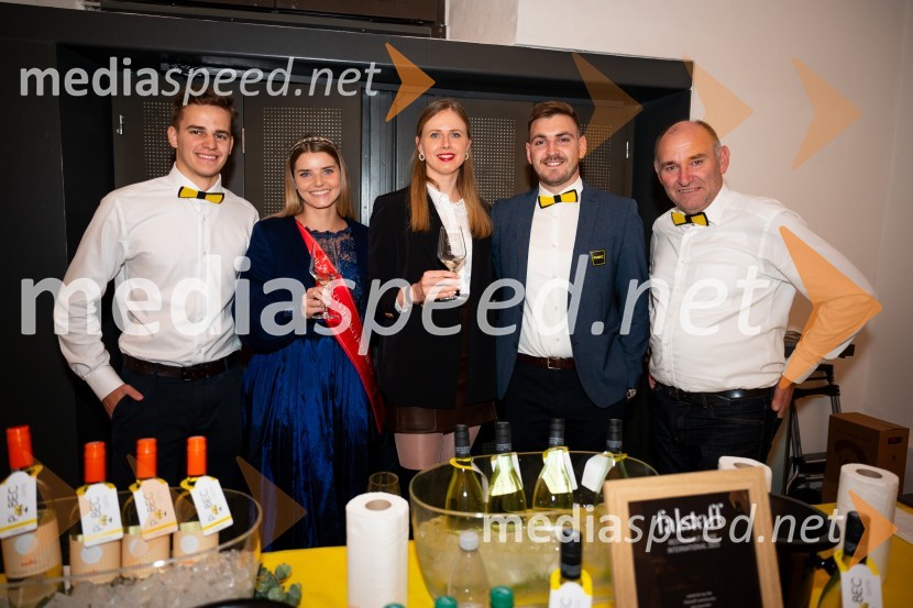 Mark Steyer, Steyer Vina;  Maruša Mukenauer, Mariborska vinska kraljica 2023;  Neža Jarc, Mariborska vinska kraljica 2020;  Adam  Valdhuber, Vino Valdhuber;  Bogomir Valdhuber, vinar, Vino Valdhuber, nogometaš Vinske reprezentance Slovenije8. salon štajerskih mladih vin Pubec 2023 v Mariboru