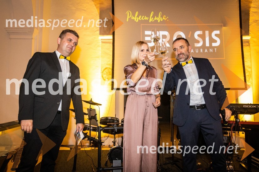  Robert Levstek,  odgovorni urednik Radia Maribor, moderator prireditev;  Natalija Cvetko, Mediaspeed d.o.o.;  Borut  Cvetko, kreativni direktor, Mediaspeed d.o.o.8. salon štajerskih mladih vin Pubec 2023 v Mariboru