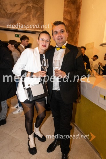  Katja Gregorec, novinarka, Radio Maribor;  Robert Levstek,  odgovorni urednik Radia Maribor, moderator prireditev8. salon štajerskih mladih vin Pubec 2023 v Mariboru