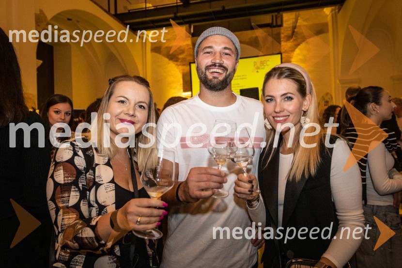  Tanja Kocman, stand up komičarka;  Filip Flisar, nekdanji smučar prostega sloga in lastnik blagovne znamke Pohorska šunka;  Natalija Veronik, moderatorka, Radio City8. salon štajerskih mladih vin Pubec 2023 v Mariboru