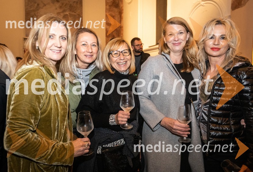  Vida Tement, lastnica Le Vino;  Maja Rečnik, gospodarstvenica;  Duška Medved;  ... ;  Lidija  Seštak Zorič, predsednica društva Sonček Maribor  8. salon štajerskih mladih vin Pubec 2023 v Mariboru