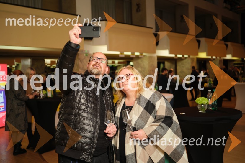  Leon Šikovec, vodja PR, marketinga in medijev, N Banka;  Janja Šikovec5. salon štajerskih mladih vin Pubec 2023 v Ljubljani