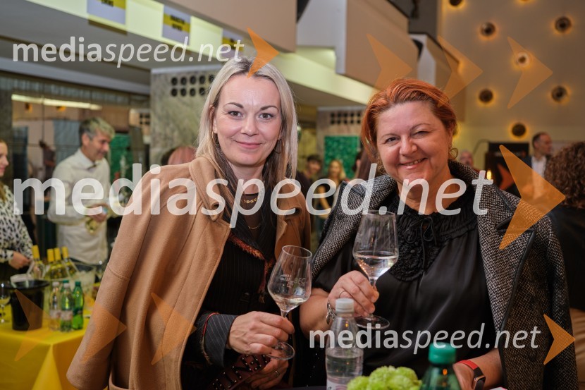  Mateja Črešnar, Press Clipping;  Tatjana  Novak, direktorica podjetja Press Clipping5. salon štajerskih mladih vin Pubec 2023 v Ljubljani