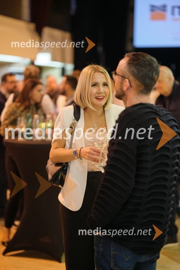  Natalija Cvetko, Mediaspeed d.o.o.;  Jernej Pristov, vodja službe za odnose z javnostmi SNG Drama Ljubljana5. salon štajerskih mladih vin Pubec 2023 v Ljubljani