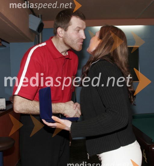 Jožko Marinko (KB Direkt), državni prvak 2006 v straight poolu (14+1) in hostesaBiljard, Državno prvenstvo Straight pool (14+1)