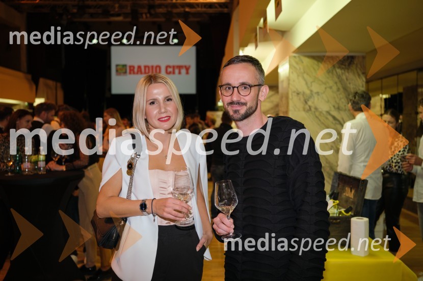  Natalija Cvetko, Mediaspeed d.o.o.;  Jernej Pristov, vodja službe za odnose z javnostmi SNG Drama Ljubljana5. salon štajerskih mladih vin Pubec 2023 v Ljubljani