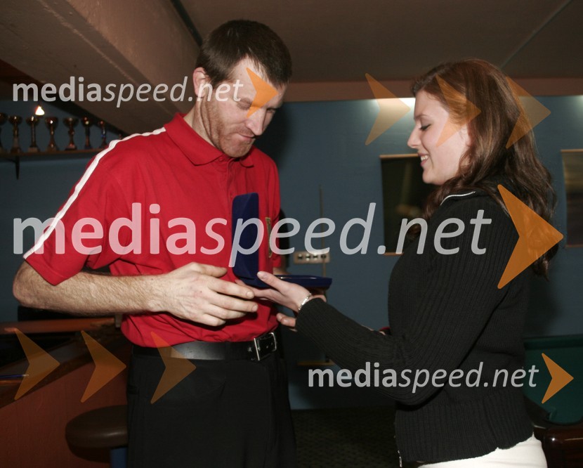 Jožko Marinko (KB Direkt), državni prvak 2006 v straight poolu (14+1) in hostesaBiljard, Državno prvenstvo Straight pool (14+1)