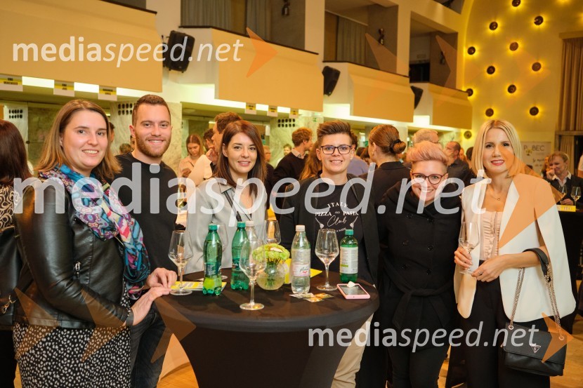  Mirjana Fladung;  ... ;  Tadeja  Mahorič;   Klara Praznik;  Manca Farkaš;  Natalija Cvetko, Mediaspeed d.o.o.5. salon štajerskih mladih vin Pubec 2023 v Ljubljani