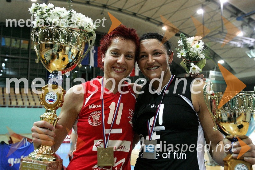 Karmen Kočar, igralka OK Nova KBM Branik in Aleksandra Milosavljević, igralka OK Hit Nova GoricaOdbojka, Finale državnega prvenstva, OK Nova KBM Branik Maribor:OK HIT Nova Gorica