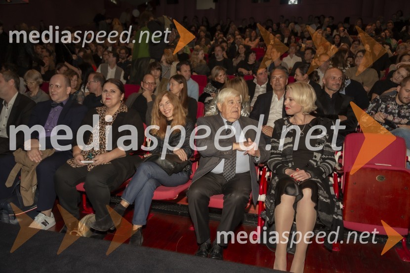  Igor Petrič;  Uršula Cetinski, generalna direktorica, Cankarjev dom;  Ana Kučan;  Milan Kučan, nekdanji predsednik Republike Slovenije; mag. Urška Klakočar Zupančič, predsednica Državnega zbora RS, podpredsednica, Gibanje Svoboda34. Ljubljanski mednarodni filmski festival - LIFFe, otvoritev