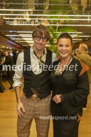  Aljoša Bagola, kreativni direktor, kolumnist, predavatelj in knjižni avtor;  Miša Molk, televizijska voditeljica in urednica34. Ljubljanski mednarodni filmski festival - LIFFe, otvoritev