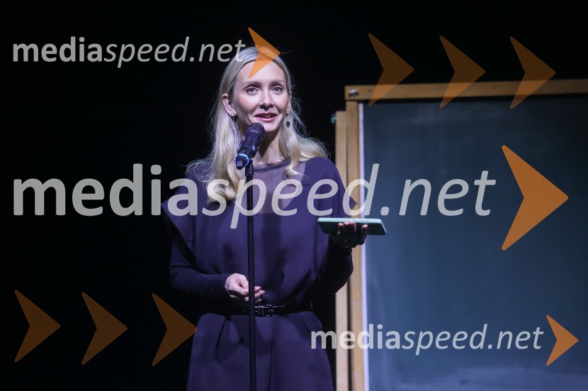  Barbara Murn Vrviščar, direktorica Pionirskega domaPremiera mladinske predstave A me slišiš?!?