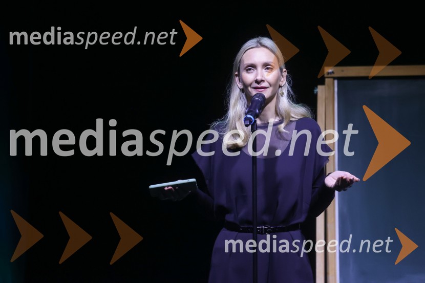  Barbara Murn Vrviščar, direktorica Pionirskega domaPremiera mladinske predstave A me slišiš?!?