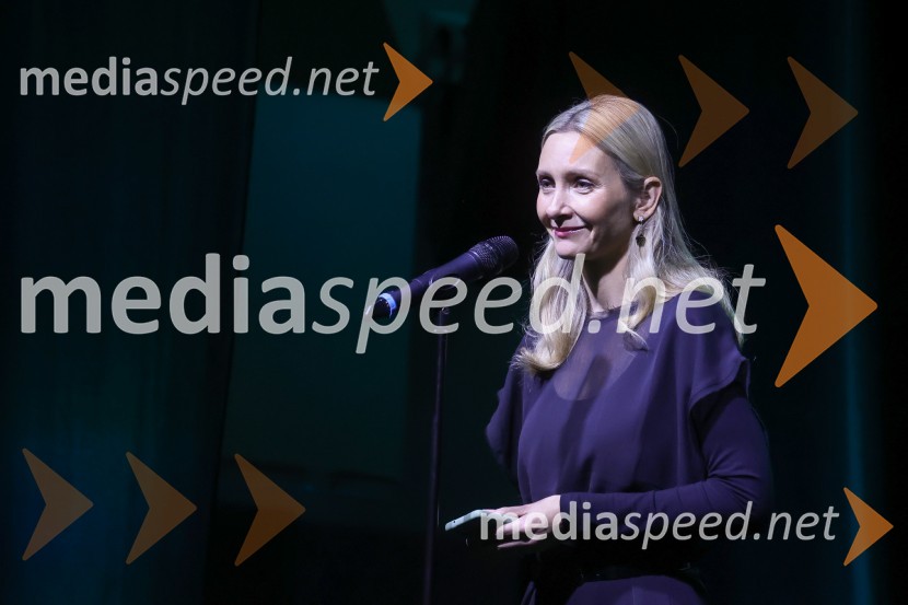  Barbara Murn Vrviščar, direktorica Pionirskega domaPremiera mladinske predstave A me slišiš?!?