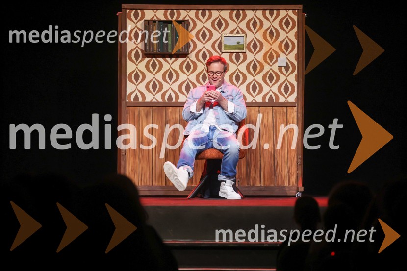  Gregor Podričnik, igralecPremiera mladinske predstave A me slišiš?!?