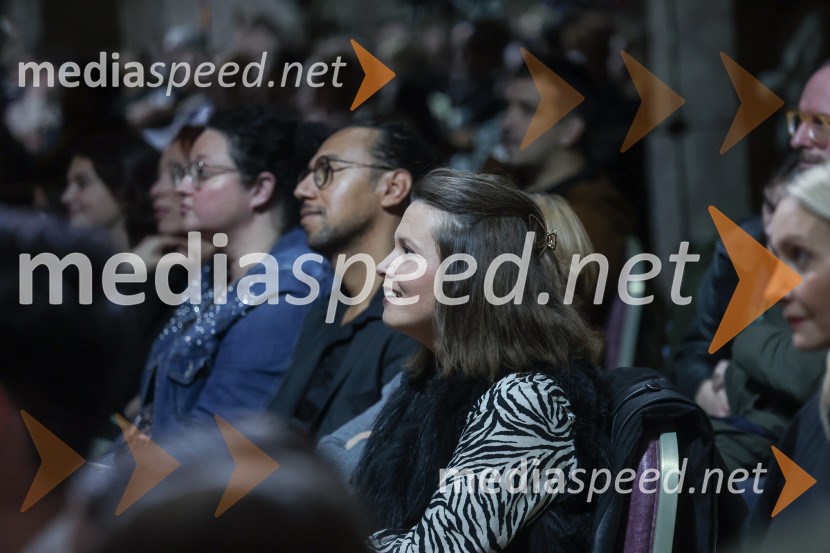 Premiera mladinske predstave A me slišiš?!?