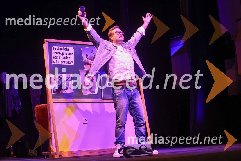  Gregor Podričnik, igralecPremiera mladinske predstave A me slišiš?!?