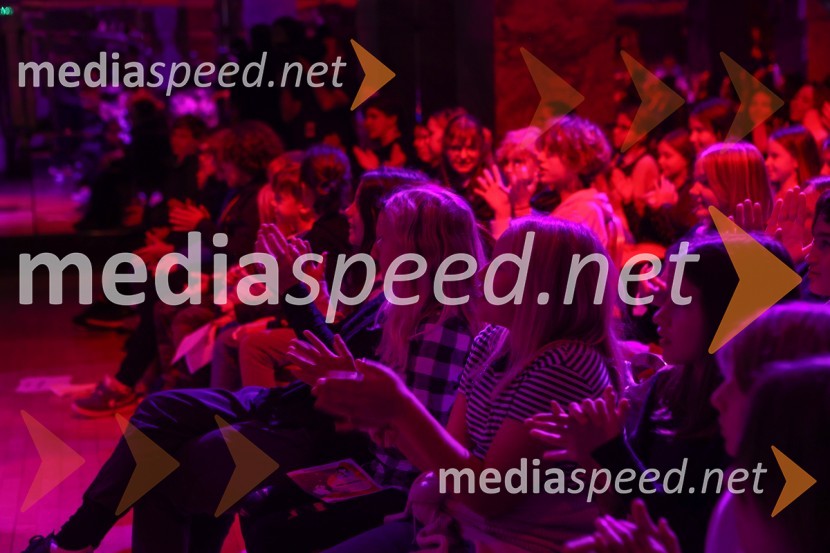 Premiera mladinske predstave A me slišiš?!?