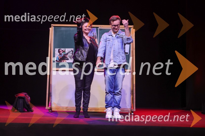  Anja Strajnar, pevka, igralka;  Gregor Podričnik, igralecPremiera mladinske predstave A me slišiš?!?