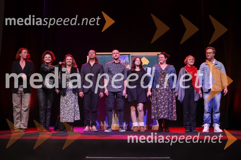  Anja Robida, koreografinja in plesalka;  Anja Strajnar, pevka, igralka;  Yulia  Roschina, režiserka;  Juan David Zuleta, avtor glasbe;  Gregor Smukovic, scenogram;  ... ;  Anjana Pavlič, kustosinja;  Kim Komljanec, svetovalka ministrice za kulturo;  Gregor Podričnik, igralecPremiera mladinske predstave A me slišiš?!?