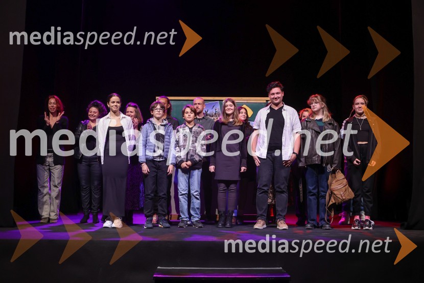 Premiera mladinske predstave A me slišiš?!?