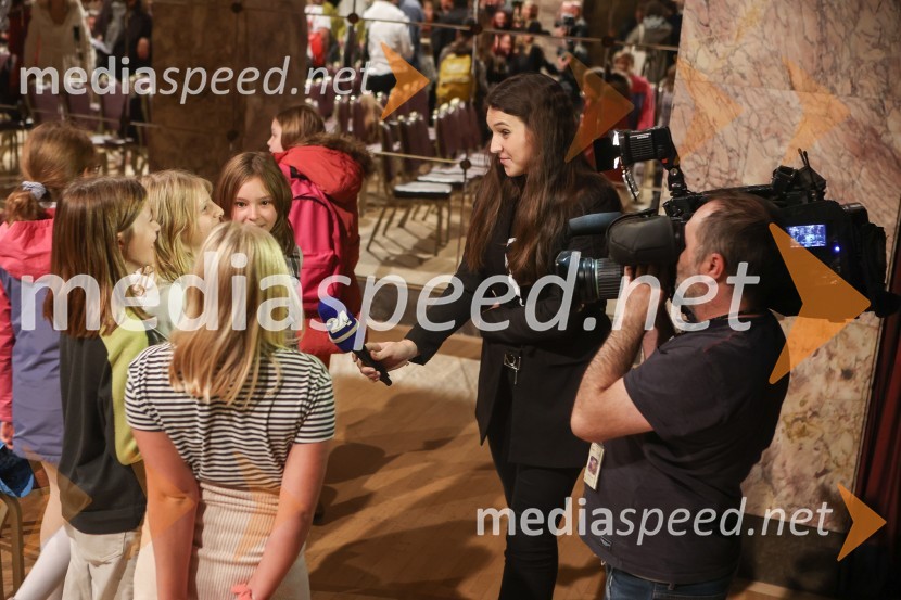 Premiera mladinske predstave A me slišiš?!?