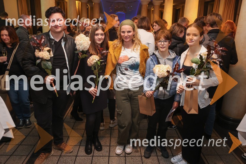 Premiera mladinske predstave A me slišiš?!?