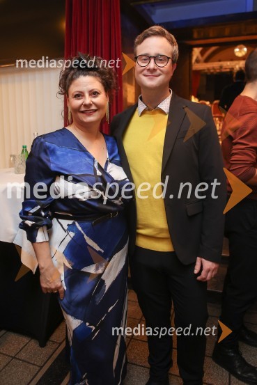  Anja Strajnar, pevka, igralka;  Gregor Podričnik, igralecPremiera mladinske predstave A me slišiš?!?