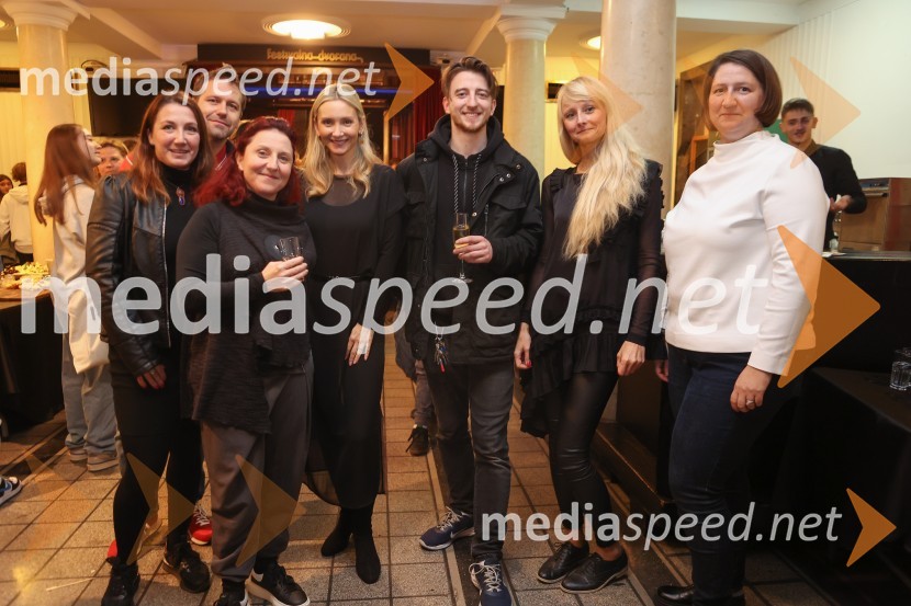  ... ;  ... ;  ... ;  Barbara Murn Vrviščar, direktorica Pionirskega doma;  ... ;  Živa Steiner, Pionirski dom;  ... Premiera mladinske predstave A me slišiš?!?