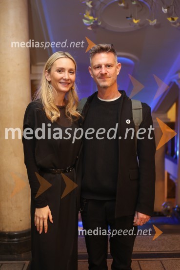  Barbara Murn Vrviščar, direktorica Pionirskega doma;  Tibor Mihelič Syed, direktor, Slovensko mladinsko gledališčePremiera mladinske predstave A me slišiš?!?