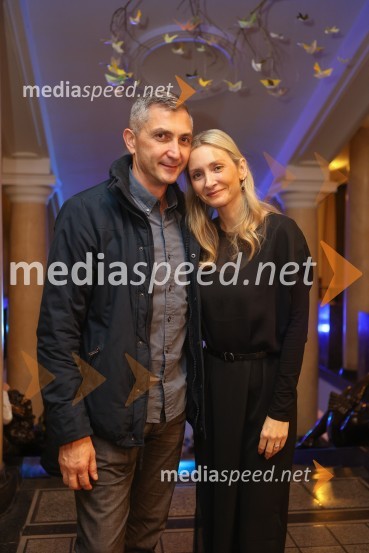  ... ;  Barbara Murn Vrviščar, direktorica Pionirskega domaPremiera mladinske predstave A me slišiš?!?