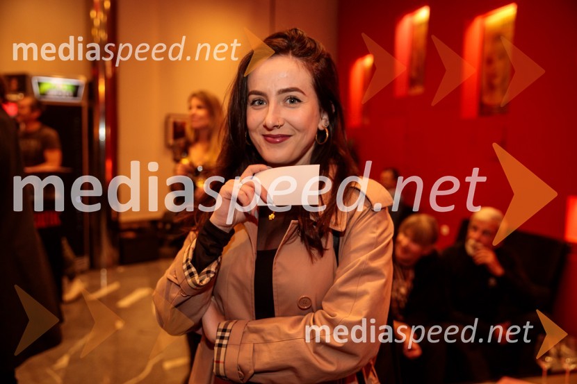  Urša Premik, fotografinjaKar želiš, to dobiš, premiera komedije