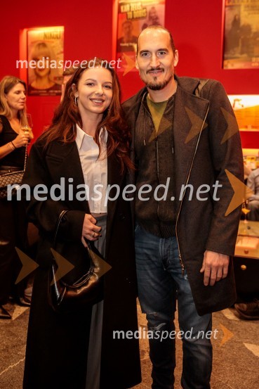  Valentina Zajtl;  Vid  Valič, stand-up komik, voditeljKar želiš, to dobiš, premiera komedije