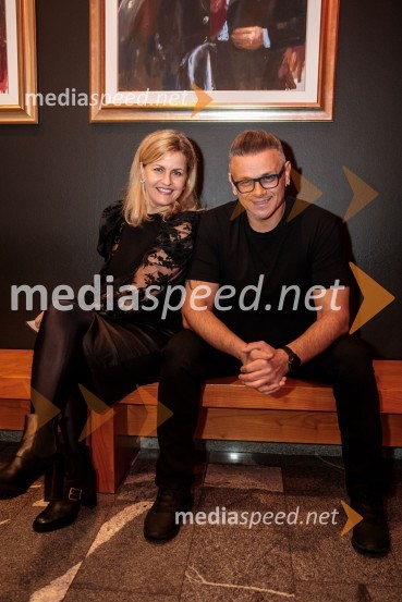  ... ;  Samuel Lucas, glasbenikKar želiš, to dobiš, premiera komedije