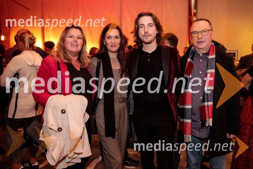  ... ;  ... ;  Žiga Flajnik, kostumograf;  ... Kar želiš, to dobiš, premiera komedije