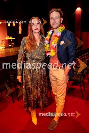  Lea Cok, igralka;  Klemen Slakonja, igralec, komik in TV voditeljKar želiš, to dobiš, premiera komedije