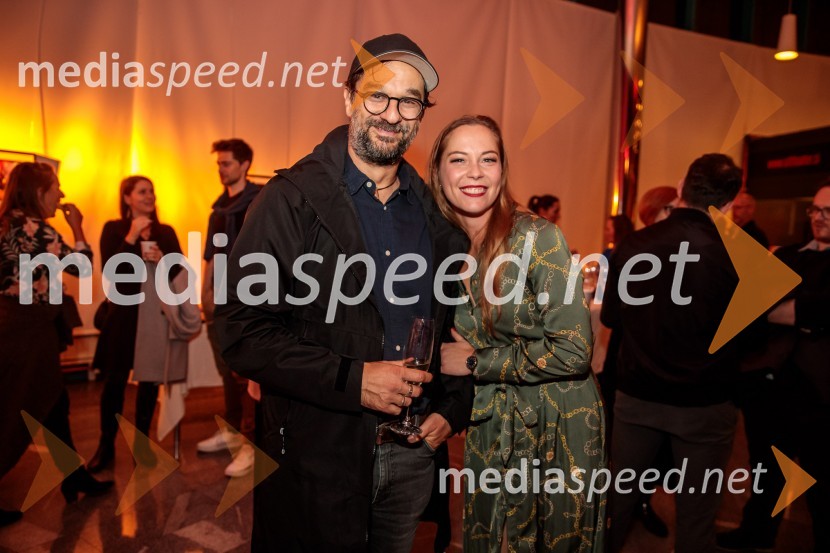  ... ;  Lea Cok, igralkaKar želiš, to dobiš, premiera komedije