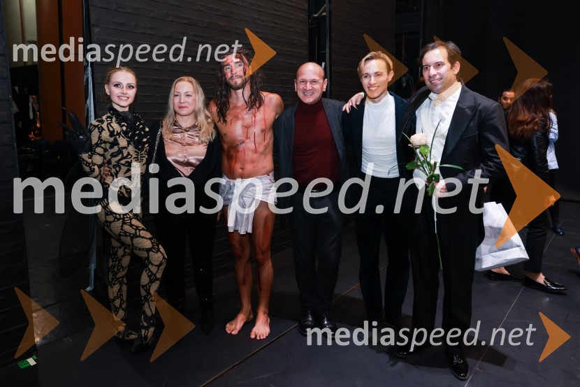  Mina Radaković, baletna plesalka;  Carola Buffone;  Luka Pitamic, baletni plesalec;  Maurizio Buffone;  Davide Buffone, baletni plesalec;  Simon Krečič, umetniški direktor Opere SNG MariborPremiera Clugovega baletnega spektakla Faust v SNG Maribor