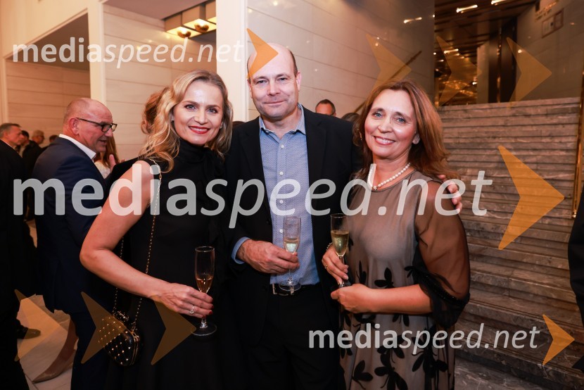  Katarina Kresal, odvetnica, nekdanja ministrica za notranje zadeve;  Jure Fišer, direktor Surovine; doc. dr. Suzana Žilič Fišer,  predstojnica Inštituta za medijske komunikacije na FERIPremiera Clugovega baletnega spektakla Faust v SNG Maribor