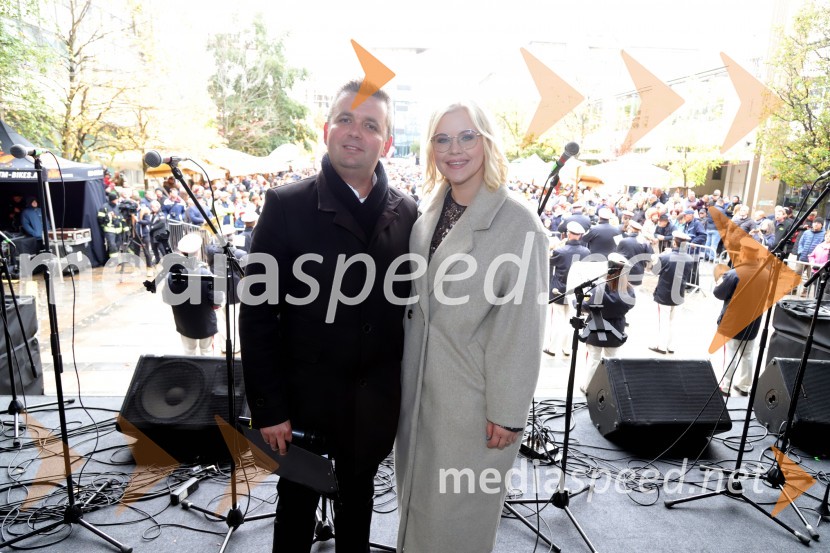  Robert Levstek,  odgovorni urednik Radia Maribor, moderator prireditev;  Darja Gajšek, pevka, voditeljicaMartinovanje v Mariboru 2023