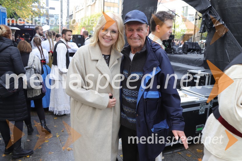  Darja Gajšek, pevka, voditeljica;  ... Martinovanje v Mariboru 2023