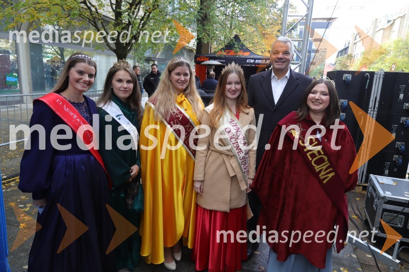  Maruša Mukenauer, Mariborska vinska kraljica 2023;  Patricija Peklar, 7. Cerkvenjaška vinska kraljica;  Monika Narat, 12. vinska krljica Svete Helene;  Anja Kelc, vinska kraljica občine Starše;  Aleksander Saša Arsenovič, župan, Mestna občina Maribor;  Eva Valdhuber, svečinska vinska kraljicaMartinovanje v Mariboru 2023