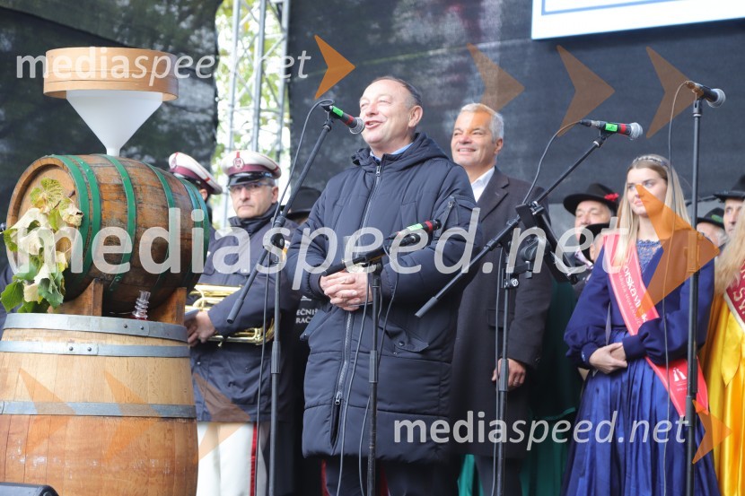  Stane Kocutar, mestni viničar, skrbnik Stare trte, novinar Radia Maribor, zgodovinarMartinovanje v Mariboru 2023