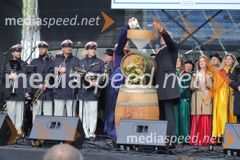  Maruša Mukenauer, Mariborska vinska kraljica 2023;  Aleksander Saša Arsenovič, župan, Mestna občina MariborMartinovanje v Mariboru 2023
