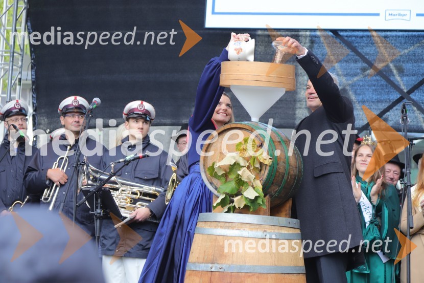  Maruša Mukenauer, Mariborska vinska kraljica 2023;  Aleksander Saša Arsenovič, župan, Mestna občina MariborMartinovanje v Mariboru 2023