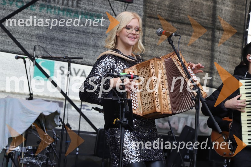  Darja Gajšek, pevka, voditeljicaMartinovanje v Mariboru 2023