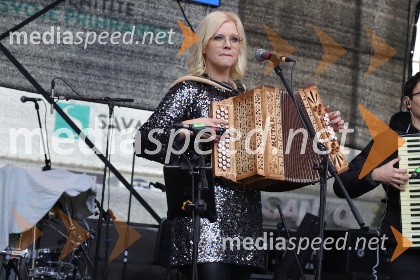  Darja Gajšek, pevka, voditeljicaMartinovanje v Mariboru 2023