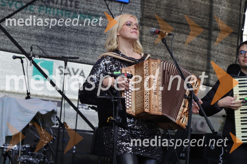  Darja Gajšek, pevka, voditeljicaMartinovanje v Mariboru 2023