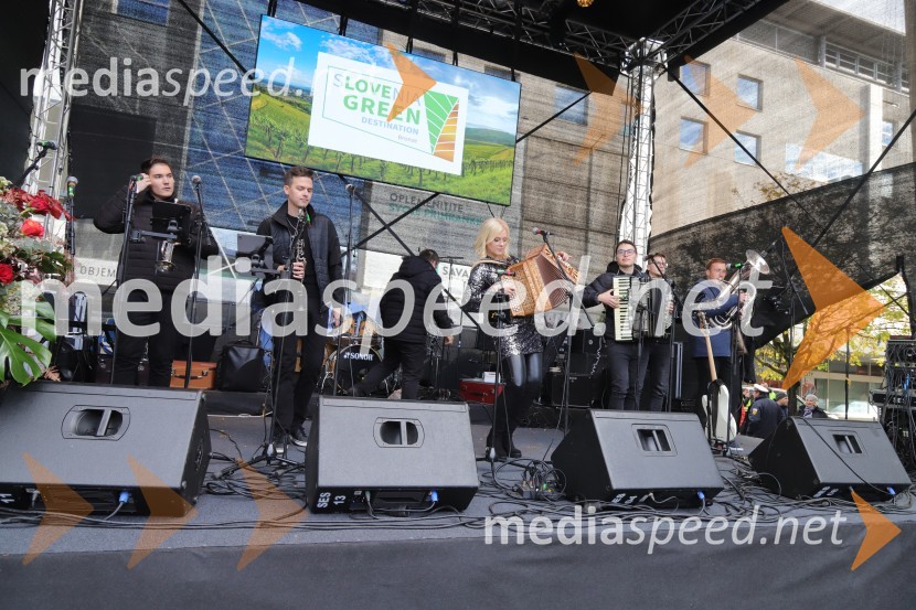  Darja Gajšek, pevka, voditeljicaMartinovanje v Mariboru 2023